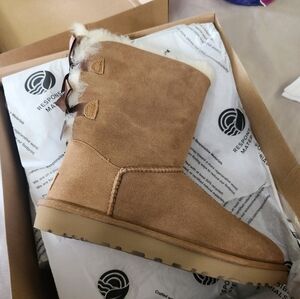 NWT Bailey Bow Uggs